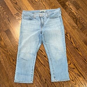 Levi’s 311 Shaping Skinny Capri. Size 30